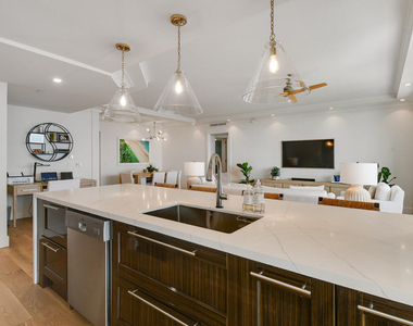 2700 N Ocean Drive - Photo Thumbnail 6
