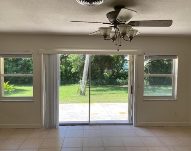956 Tulip Lane - Photo Thumbnail 10
