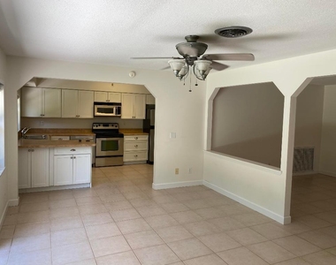 956 Tulip Lane - Photo Thumbnail 12