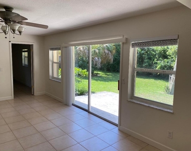 956 Tulip Lane - Photo Thumbnail 17