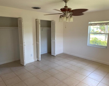 956 Tulip Lane - Photo Thumbnail 18