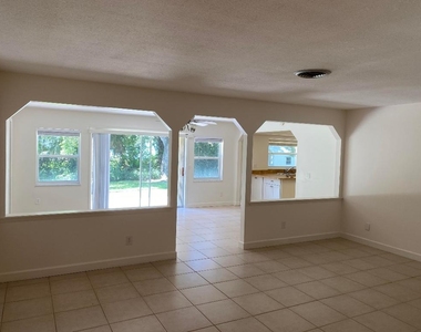 956 Tulip Lane - Photo Thumbnail 11