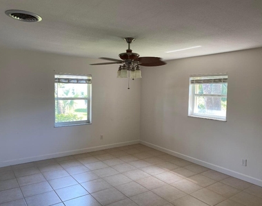 956 Tulip Lane - Photo Thumbnail 23