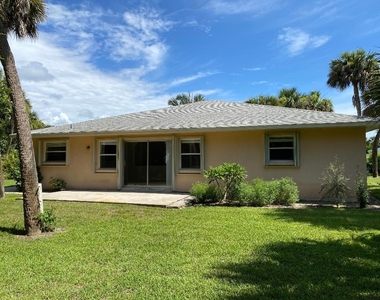 956 Tulip Lane - Photo Thumbnail 31