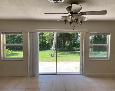 956 Tulip Lane - Photo Thumbnail 14