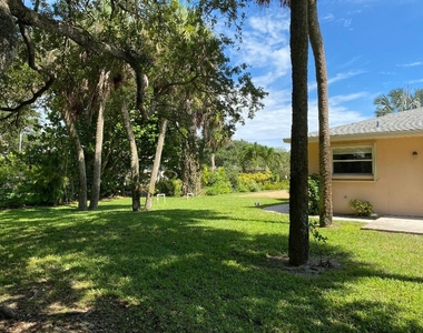 956 Tulip Lane - Photo Thumbnail 32