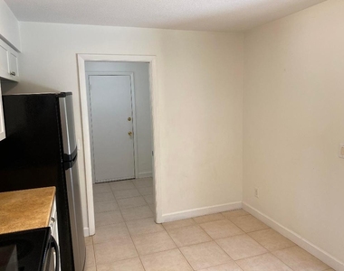 956 Tulip Lane - Photo Thumbnail 9