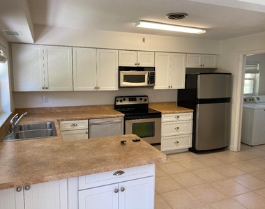 956 Tulip Lane - Photo Thumbnail 8