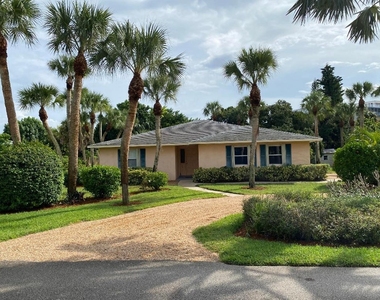 956 Tulip Lane - Photo Thumbnail 4