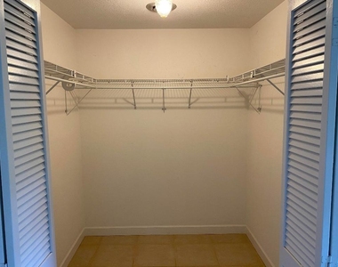 956 Tulip Lane - Photo Thumbnail 22