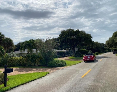 956 Tulip Lane - Photo Thumbnail 39