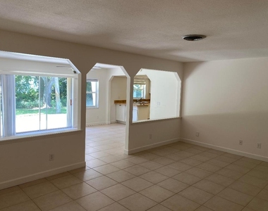 956 Tulip Lane - Photo Thumbnail 15