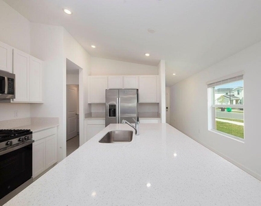 11146 Nw Fernbrook Drive - Photo Thumbnail 6