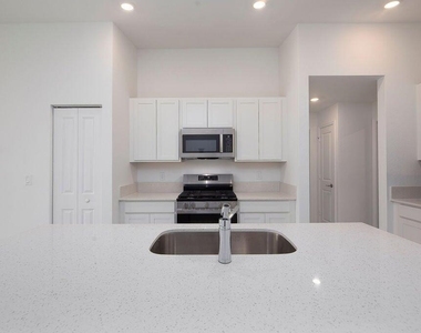 11146 Nw Fernbrook Drive - Photo Thumbnail 4