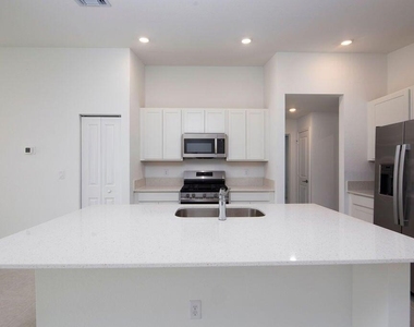11146 Nw Fernbrook Drive - Photo Thumbnail 3