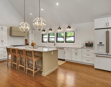 99 Beach Road - Photo Thumbnail 8