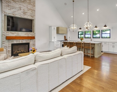 99 Beach Road - Photo Thumbnail 10