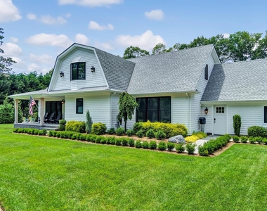 99 Beach Road - Photo Thumbnail 2