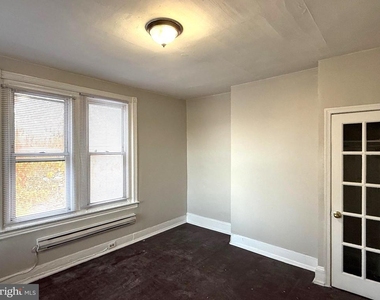 5748 Chestnut Street - Photo Thumbnail 4
