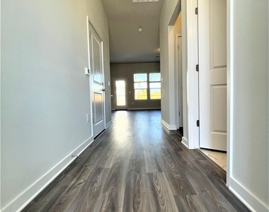 15110 Forum Ave - Photo Thumbnail 6