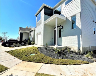15110 Forum Ave - Photo Thumbnail 3