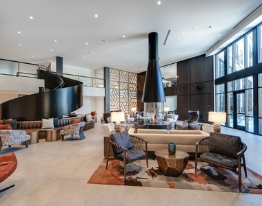750 Hawthorn Row - Photo Thumbnail 3