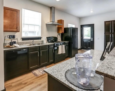 715 N 16th St - Photo Thumbnail 17