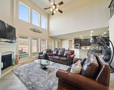 2523 Crossvine Drive - Photo Thumbnail 9