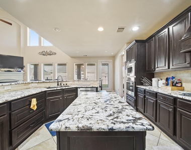 2523 Crossvine Drive - Photo Thumbnail 6