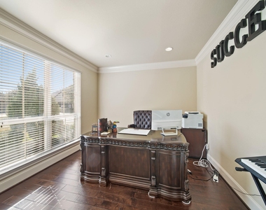 2523 Crossvine Drive - Photo Thumbnail 13