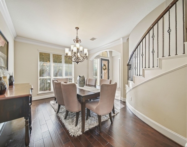 2523 Crossvine Drive - Photo Thumbnail 5