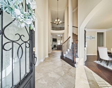 2523 Crossvine Drive - Photo Thumbnail 3
