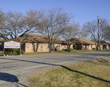 700 S Main St - Photo Thumbnail 4