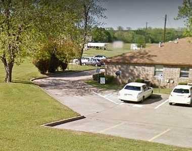 902 Dallas Street - Photo Thumbnail 1