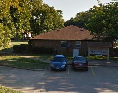 902 Dallas Street - Photo Thumbnail 6