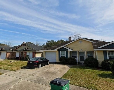 46 Iris Lane - Photo Thumbnail 1