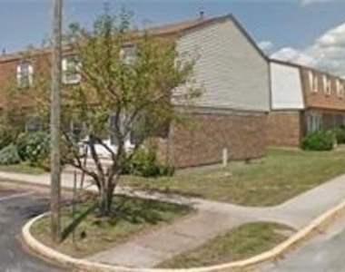 872 Westminster Way - Photo Thumbnail 3