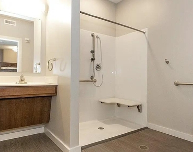1811 Losantiville Ave - Photo Thumbnail 6