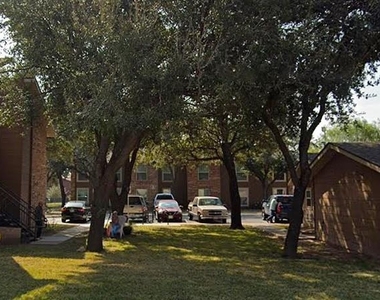 513 W Frontage St - Photo Thumbnail 4