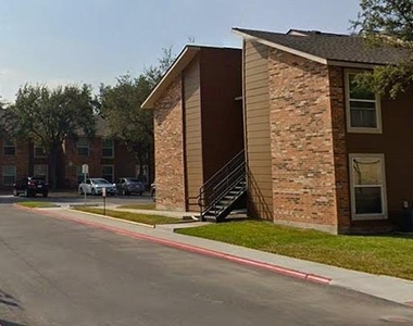 513 W Frontage St - Photo Thumbnail 3