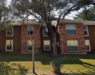 513 W Frontage St - Photo Thumbnail 2