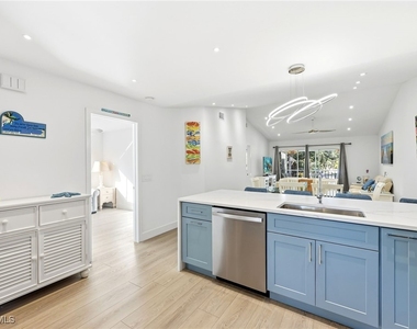 7707 Jewel Lane - Photo Thumbnail 9