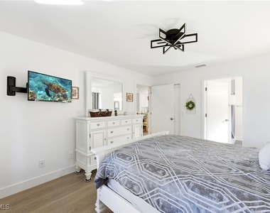 7707 Jewel Lane - Photo Thumbnail 23
