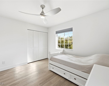 7707 Jewel Lane - Photo Thumbnail 5