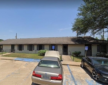 1100 S Adams Street - Photo Thumbnail 2