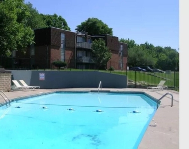 1301 S Scott Ave - Photo Thumbnail 11