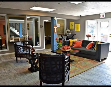 1301 S Scott Ave - Photo Thumbnail 5