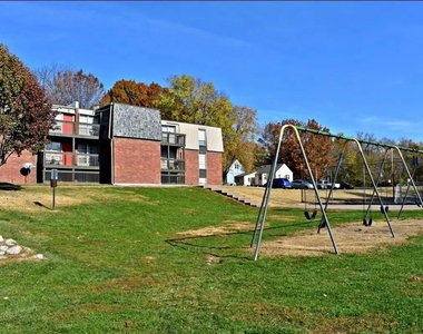 1301 S Scott Ave - Photo Thumbnail 4
