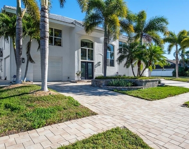 5949 Seabird Drive S - Photo Thumbnail 4