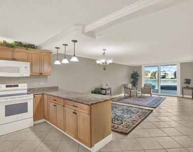7625 Sun Island Drive S - Photo Thumbnail 7